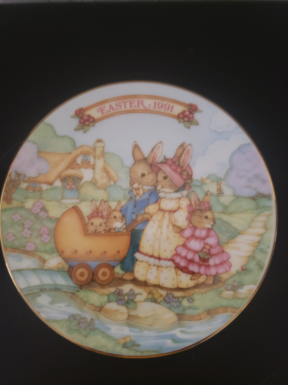 Vintage Easter Avon 1991 Springtime Stroll 5 inch Plate with 22k gold trim